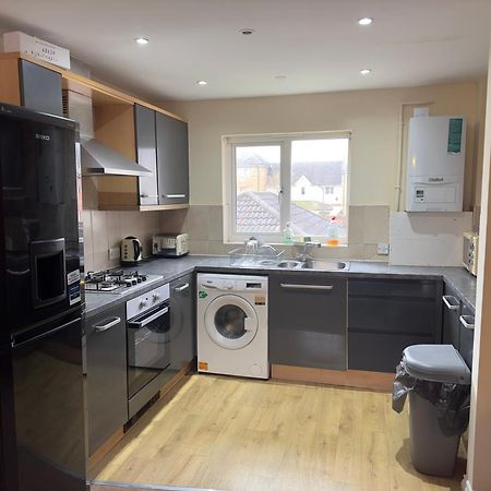 Lovely 2 Bedroom Family Holiday Home Thamesmead  Exterior foto