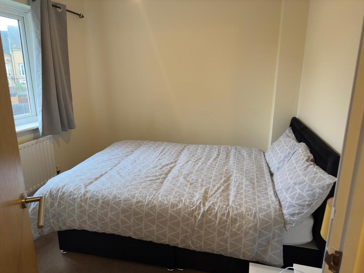 Lovely 2 Bedroom Family Holiday Home Thamesmead  Exterior foto