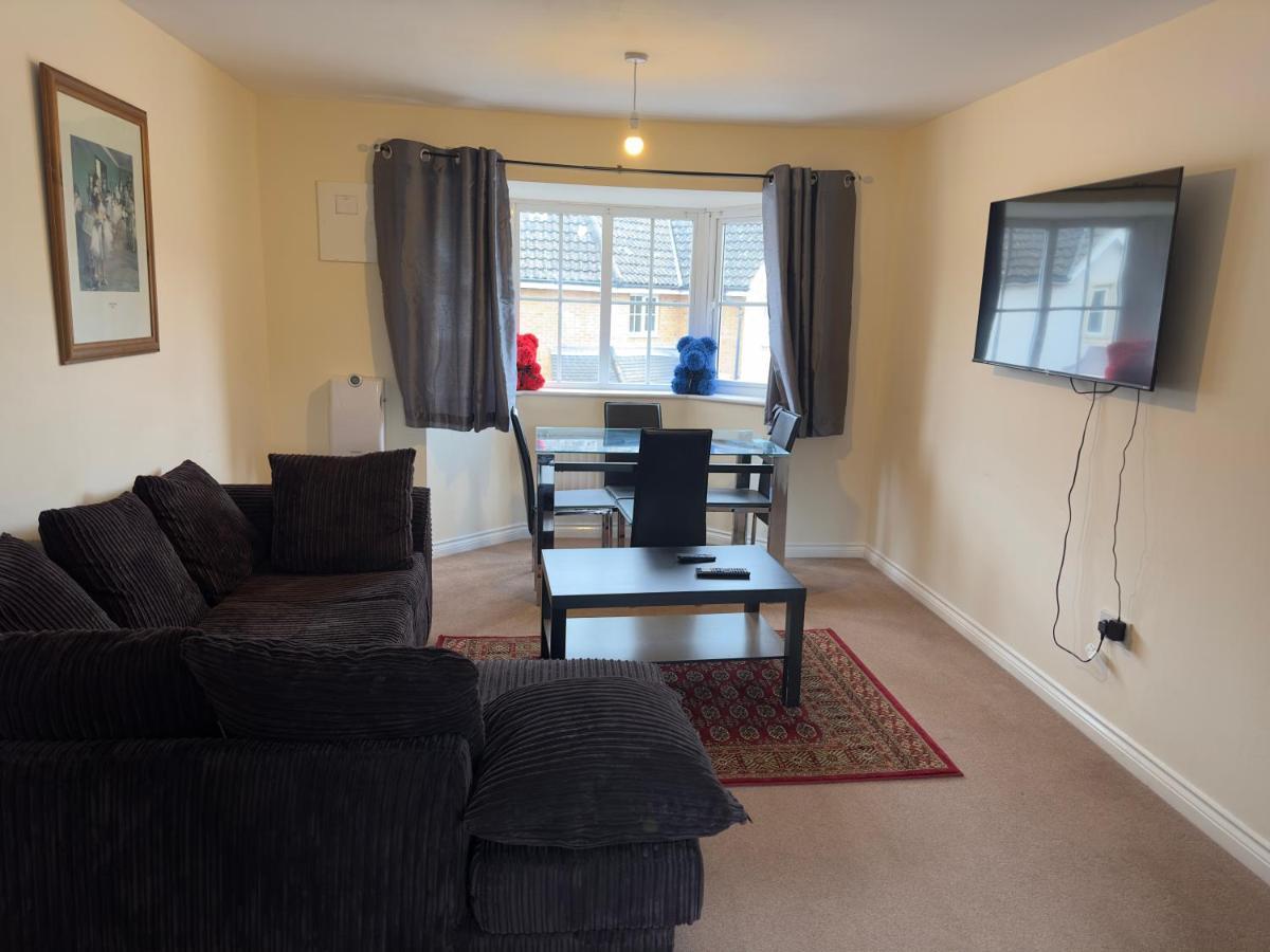 Lovely 2 Bedroom Family Holiday Home Thamesmead  Exterior foto