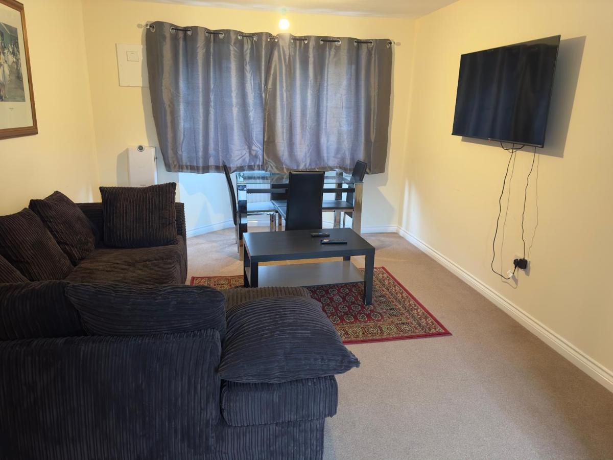 Lovely 2 Bedroom Family Holiday Home Thamesmead  Exterior foto