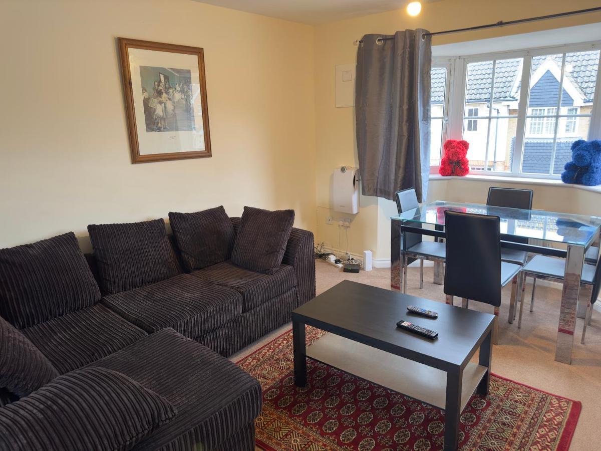 Lovely 2 Bedroom Family Holiday Home Thamesmead  Exterior foto