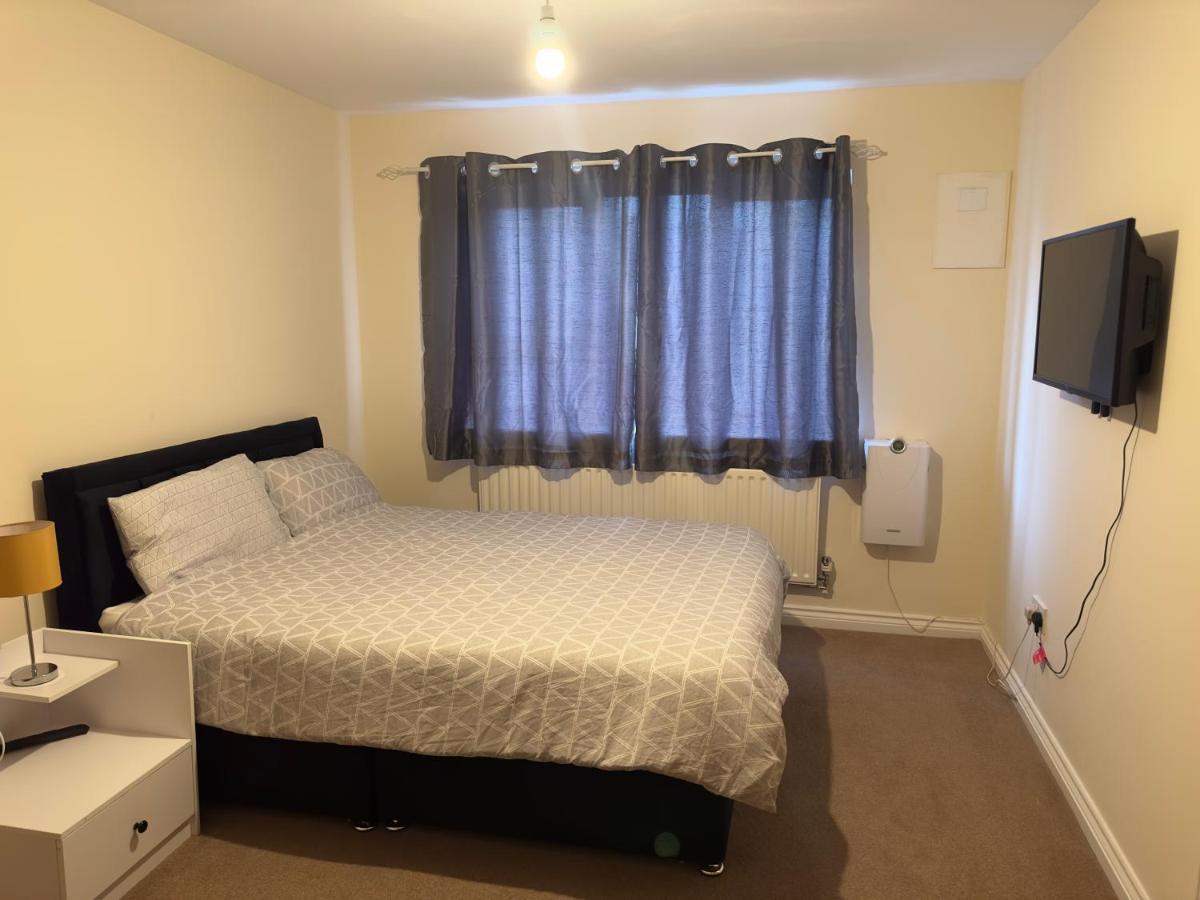Lovely 2 Bedroom Family Holiday Home Thamesmead  Exterior foto