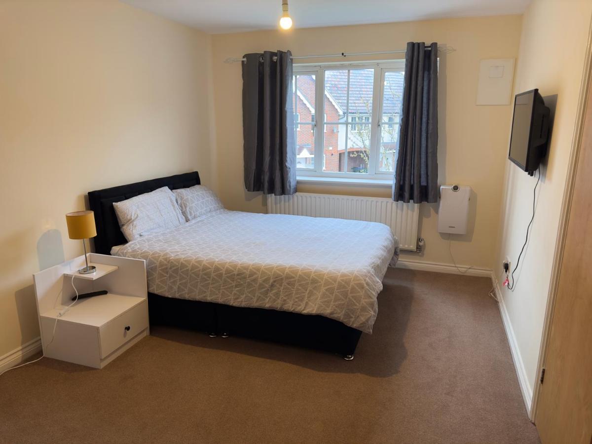 Lovely 2 Bedroom Family Holiday Home Thamesmead  Exterior foto
