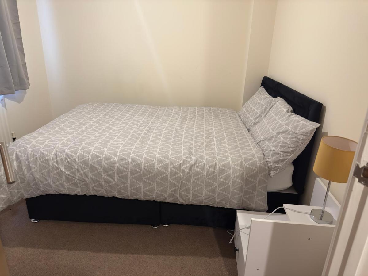 Lovely 2 Bedroom Family Holiday Home Thamesmead  Exterior foto