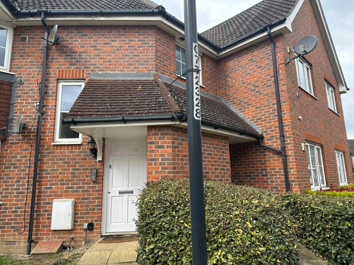 Lovely 2 Bedroom Family Holiday Home Thamesmead  Exterior foto