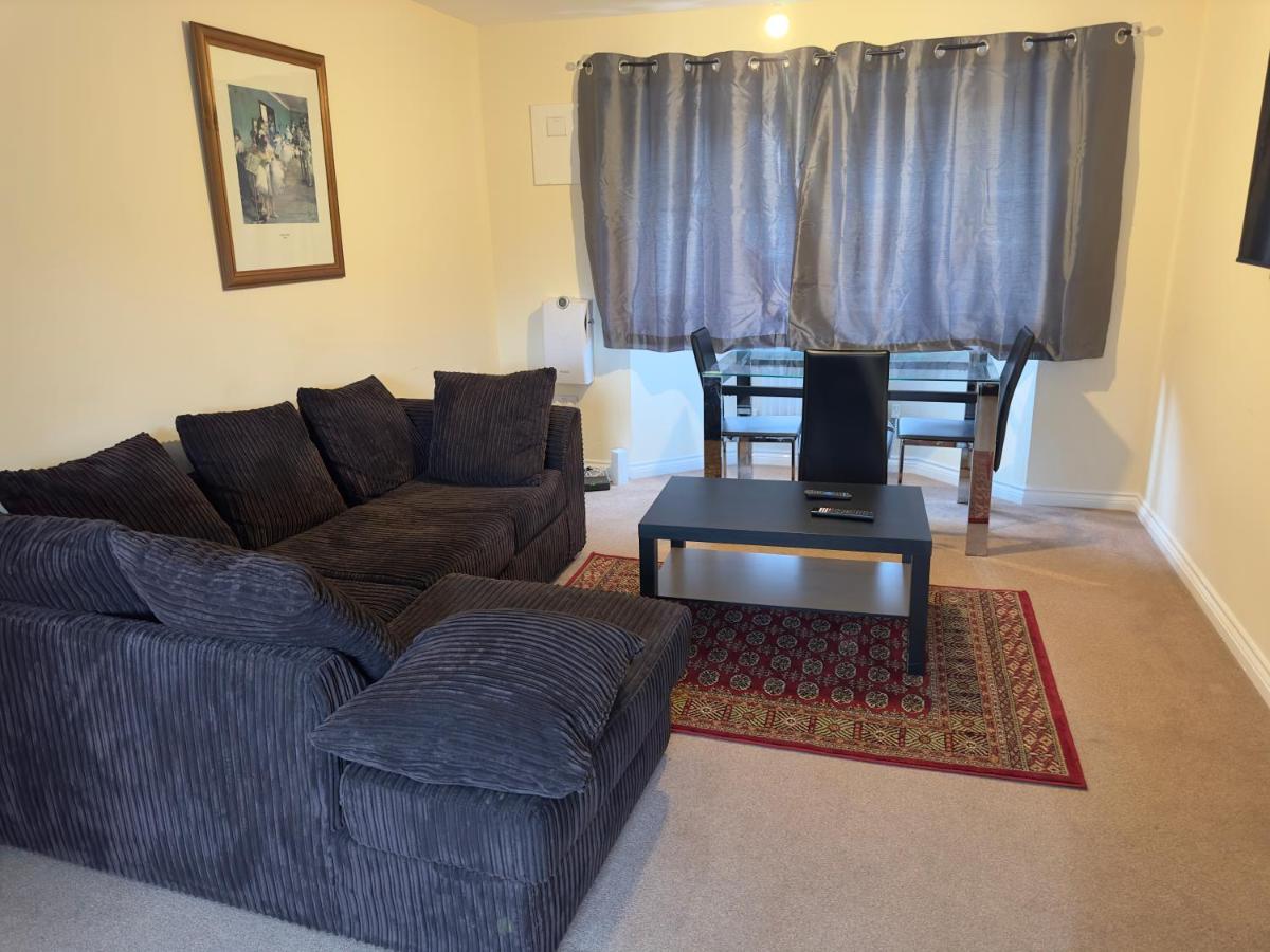 Lovely 2 Bedroom Family Holiday Home Thamesmead  Exterior foto