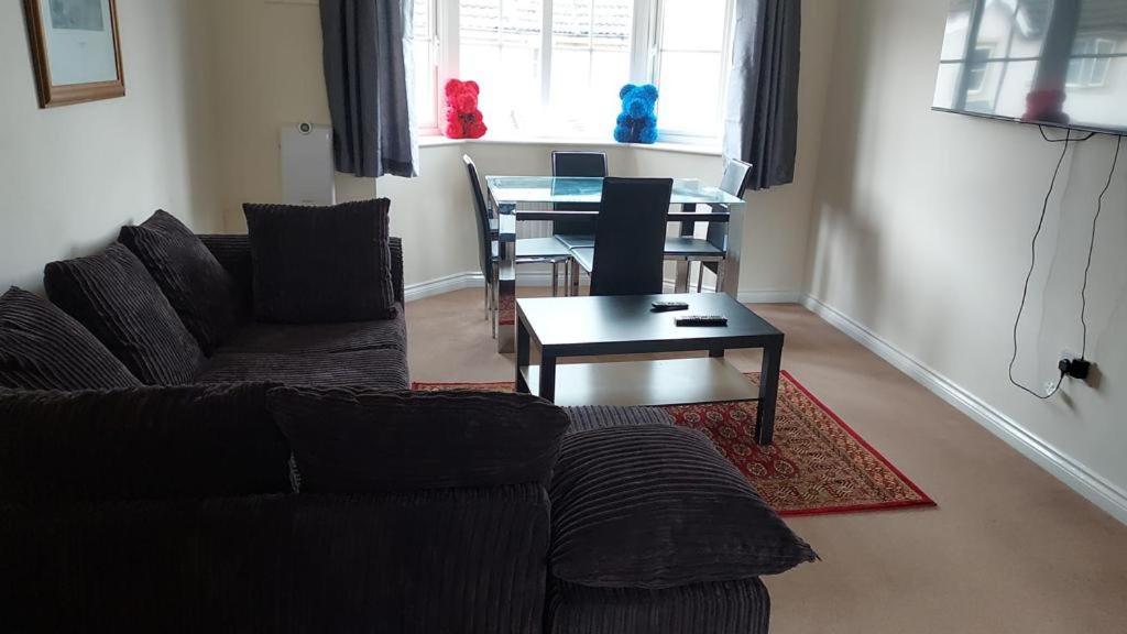 Lovely 2 Bedroom Family Holiday Home Thamesmead  Exterior foto