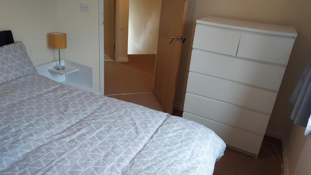 Lovely 2 Bedroom Family Holiday Home Thamesmead  Exterior foto